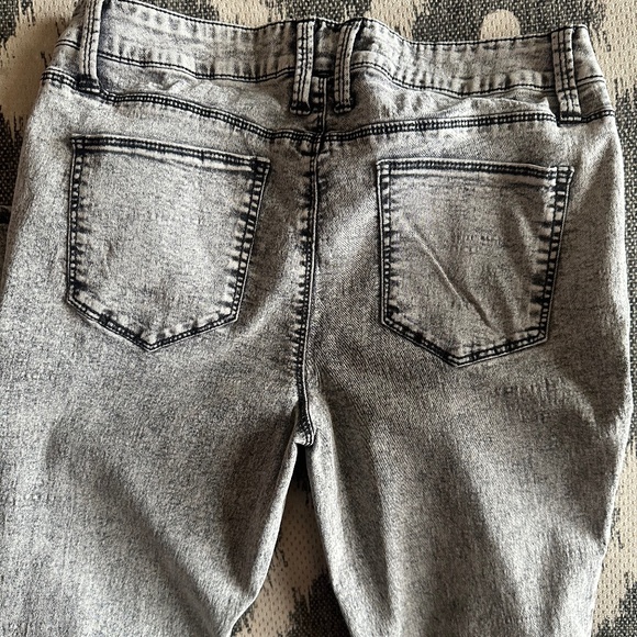 No Boundaries Distressed Skinny Jeans - Picture 1 of 3